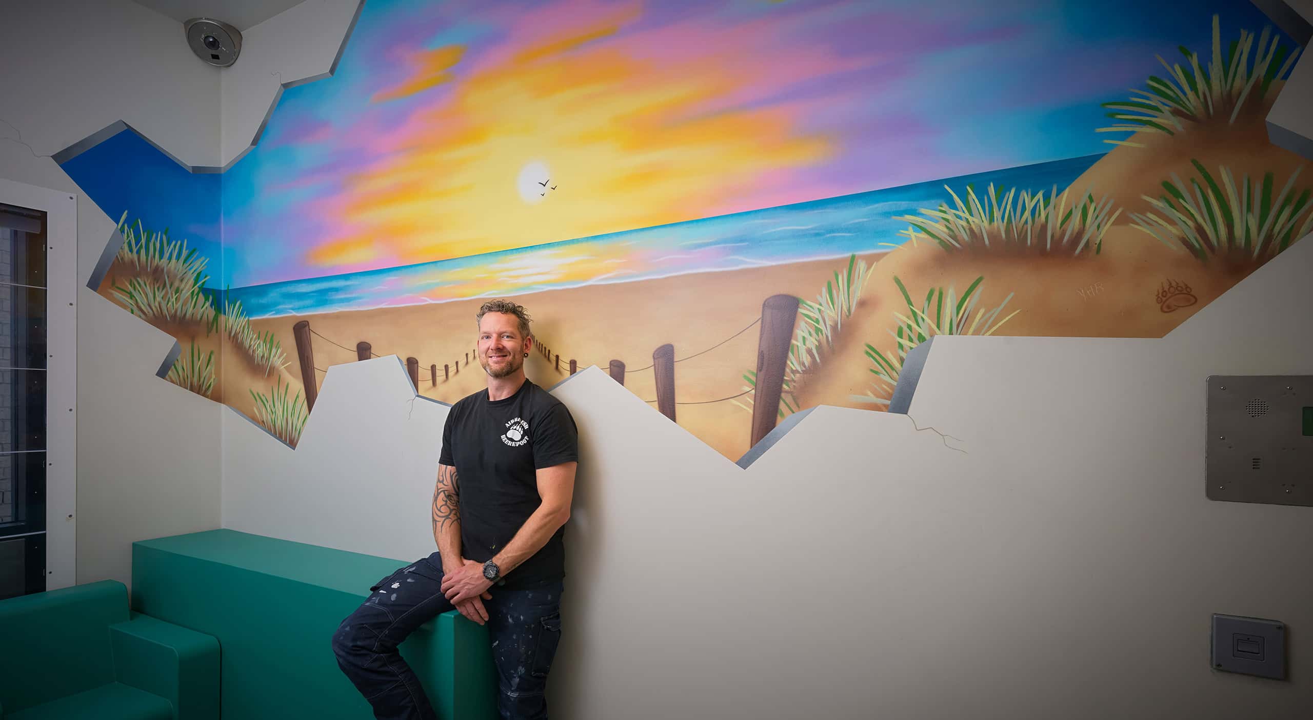 Artiest Mark Beerepoot voor muurschildering