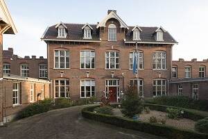 Afbeelding gebouw RJJI Den Hey-Acker voorkant
